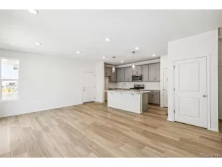 Photo #3: 9886617 Listing