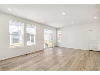 Photo #5: 9886617 Listing