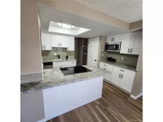 Photo #6: 9889886 Listing