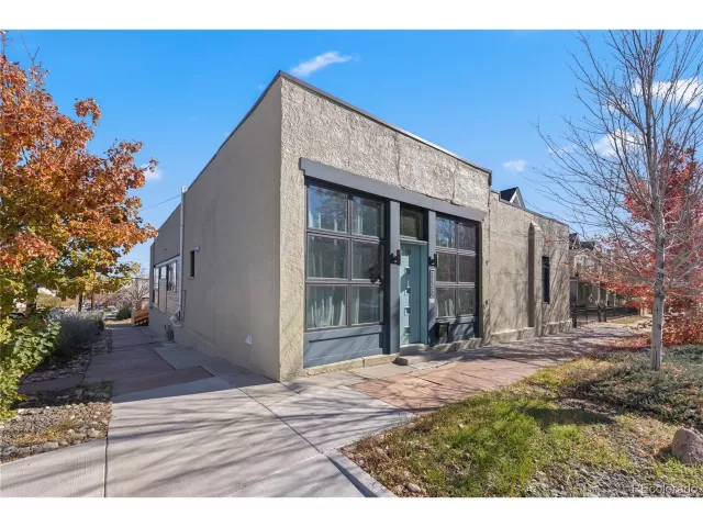 MLS: 9893453 Condo For Sale