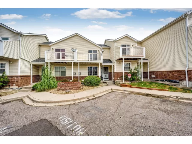 MLS: 9894032 Condo For Sale