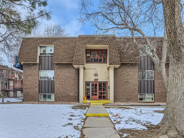 MLS: 9894071 Condo For Sale