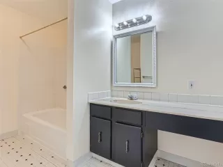 Photo #6: 9894071 Listing