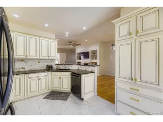 Photo #5: 9894940 Listing