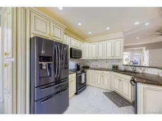 Photo #6: 9894940 Listing