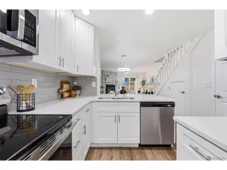 Photo #2: 9896769 Listing