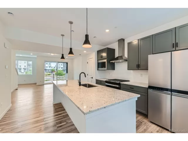 MLS: 9897039 Condo For Sale