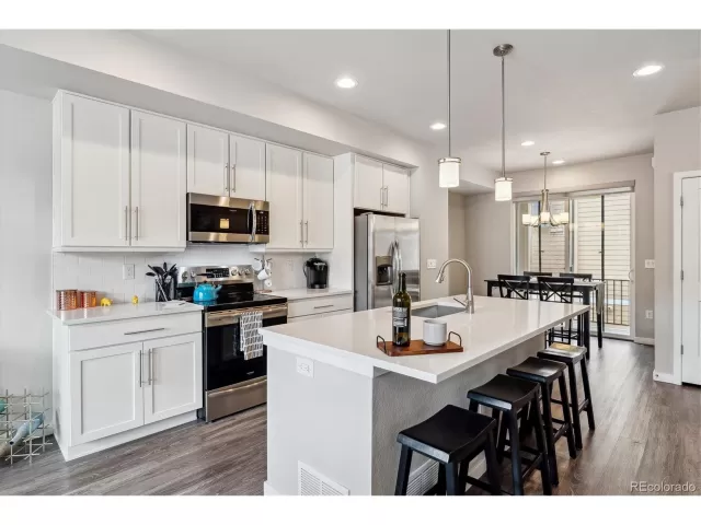 MLS: 9898990 Condo For Sale