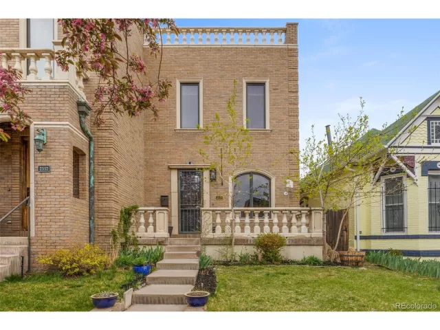 MLS: 9899973 Condo For Sale