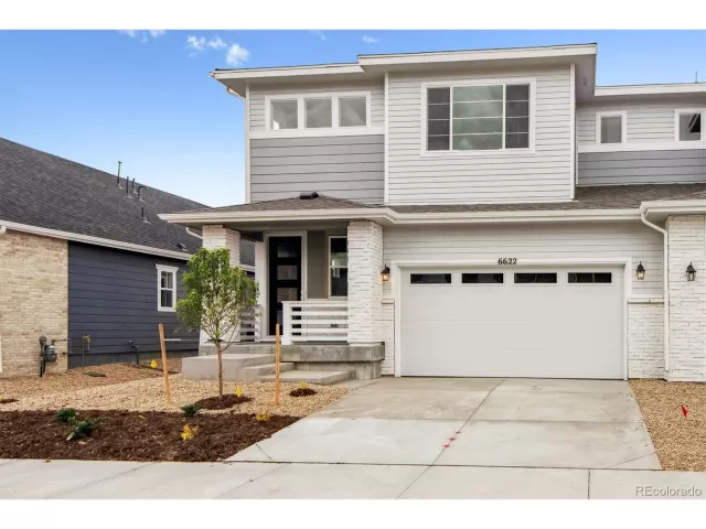 MLS: 9900635 Condo For Sale