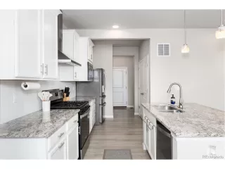 Photo #5: 9901056 Listing