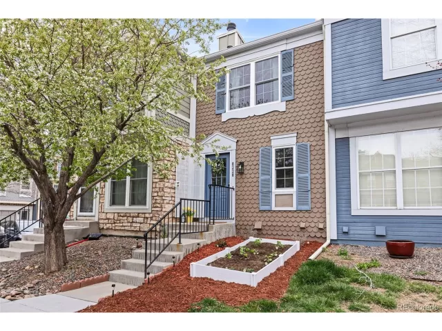 MLS: 9903951 Condo For Sale