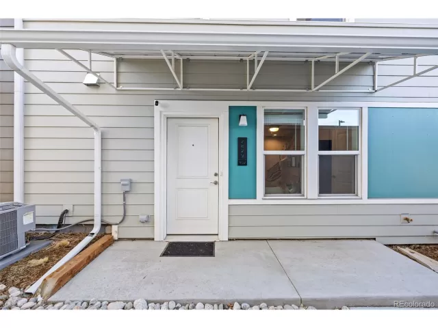 MLS: 9905633 Condo For Sale