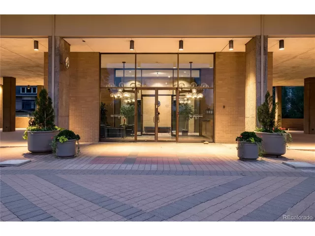 MLS: 9905932 Condo For Sale