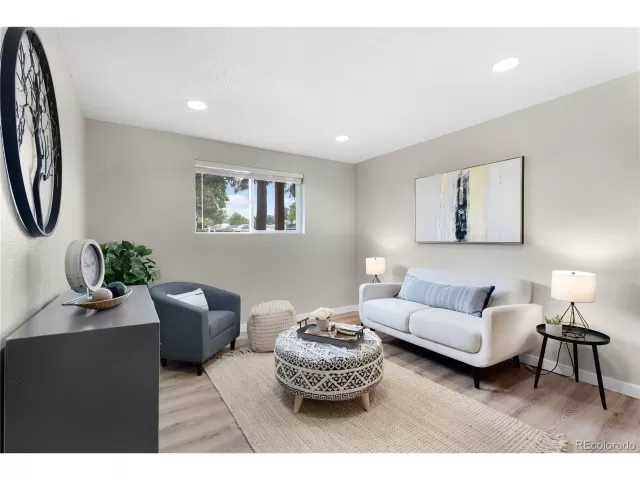 MLS: 9906169 Condo For Sale