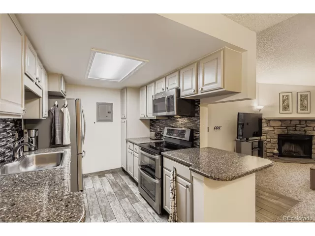 MLS: 9906540 Condo For Sale