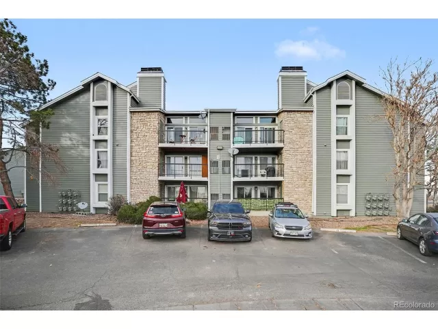 MLS: 9907248 Condo For Sale