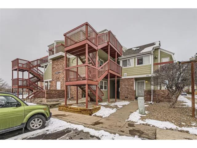 MLS: 9911044 Condo For Sale