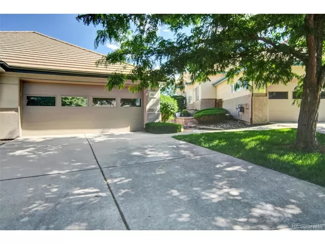 MLS: 9911723 Condo For Sale