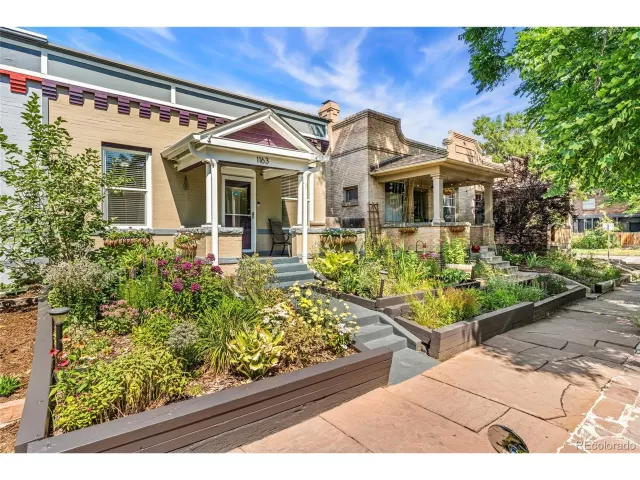 MLS: 9913340 Condo For Sale