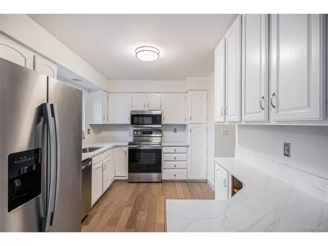 MLS: 9915633 Condo For Sale