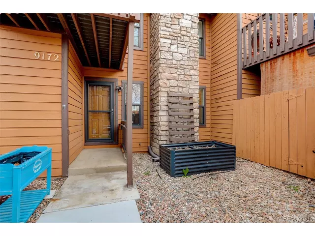 MLS: 9916437 Condo For Sale