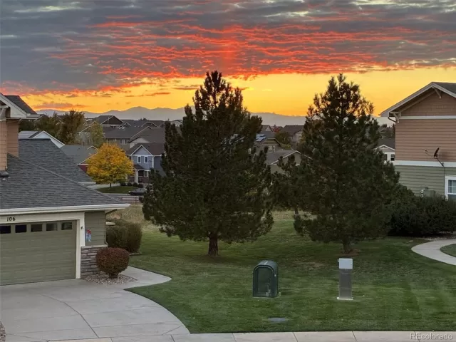 MLS: 9917488 Condo For Sale