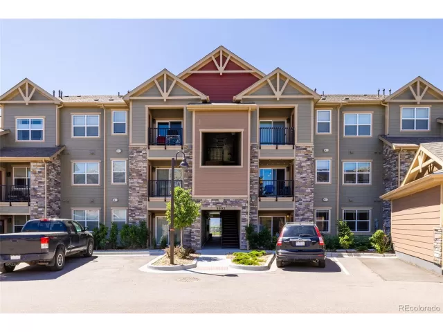 MLS: 9918313 Condo For Sale