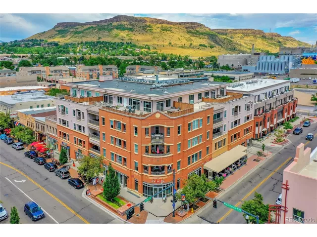 MLS: 9918539 Condo For Sale