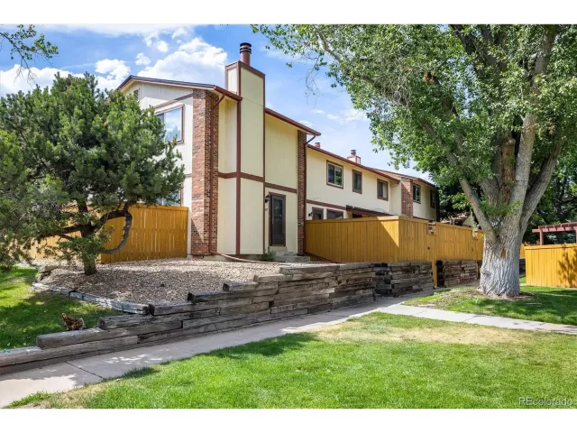 MLS: 9919672 Condo For Sale