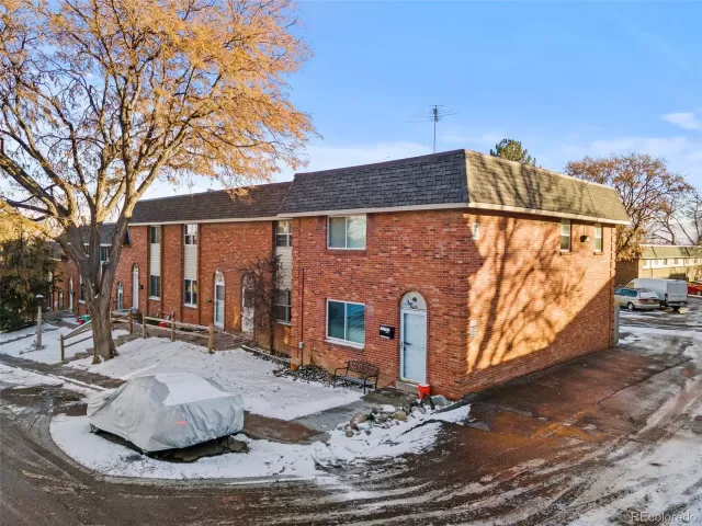 MLS: 9921185 Condo For Sale