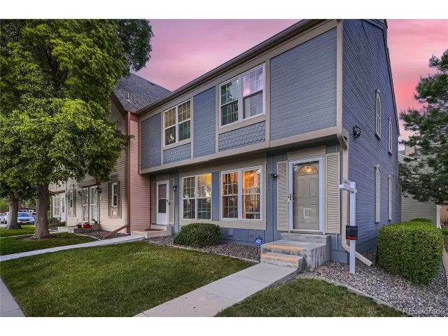 MLS: 9921646 Condo For Sale