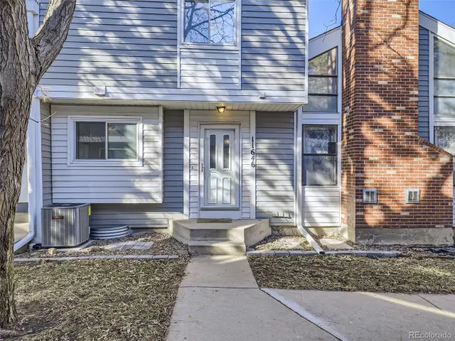 MLS: 9924236 Condo For Sale