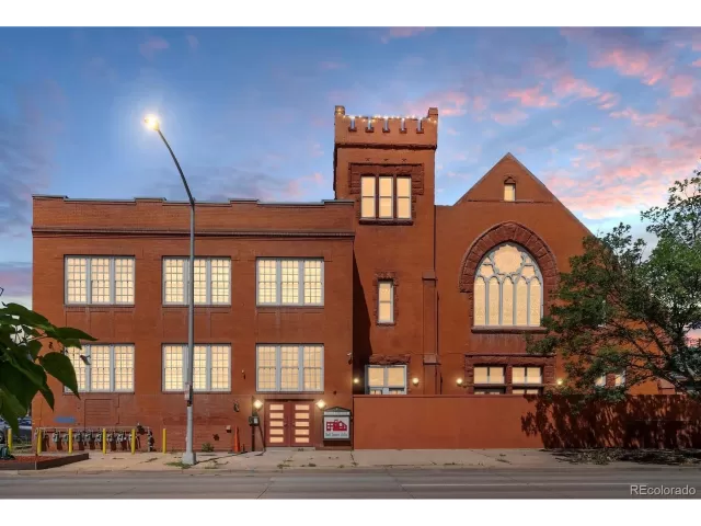 MLS: 9925596 Condo For Sale