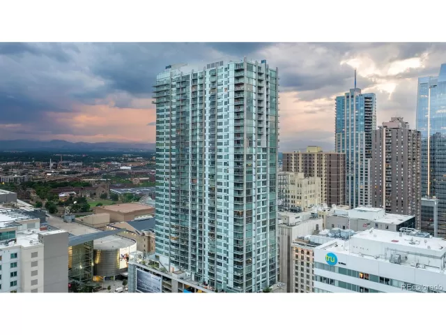 MLS: 9926421 Condo For Sale