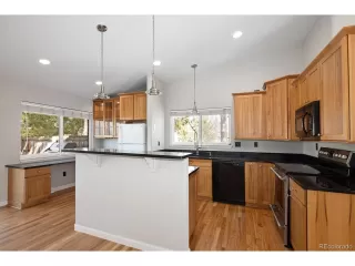 Photo #5: 9926915 Listing 
