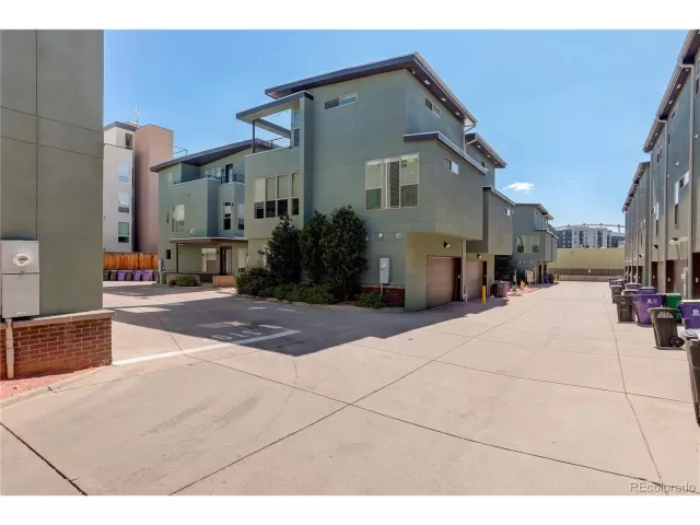 MLS: 9928193 Condo For Sale