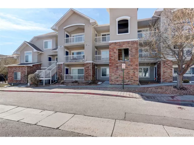 MLS: 9933892 Condo For Sale