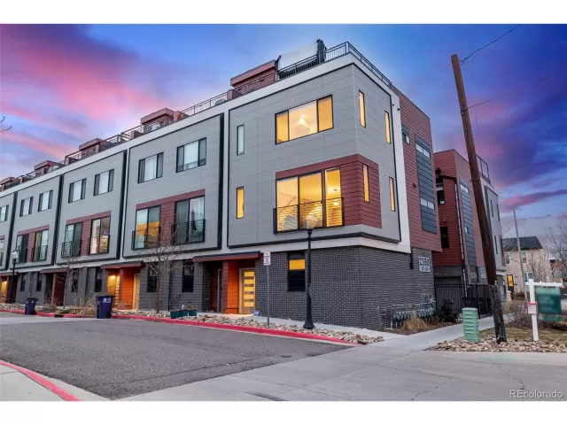 MLS: 9933939 Condo For Sale