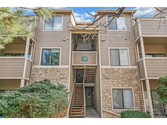 MLS: 9934552 Condo For Sale