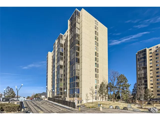 MLS: 9935240 Condo For Sale