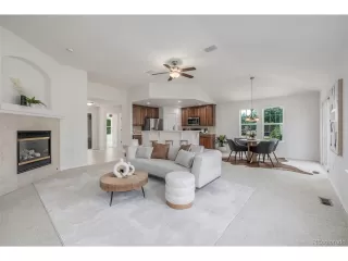 Photo #5: 9935832 Listing