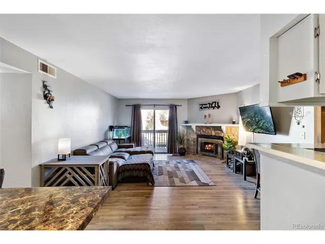 MLS: 9936363 Condo For Sale