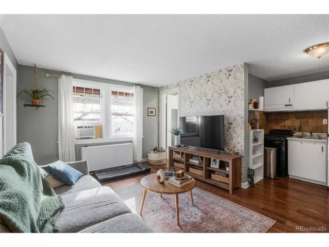 MLS: 9938441 Condo For Sale