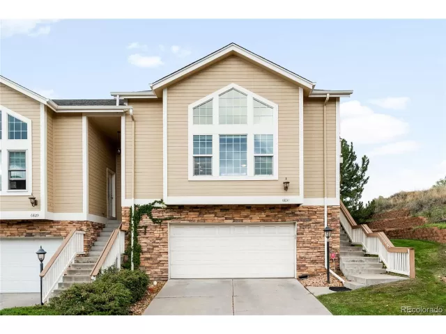 MLS: 9939553 Condo For Sale