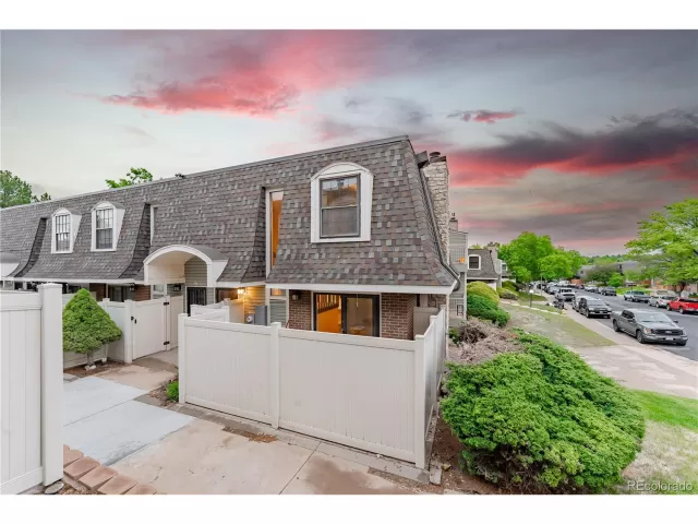 MLS: 9941555 Condo For Sale