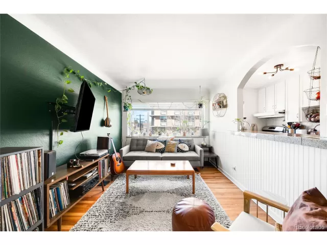 MLS: 9942164 Condo For Sale