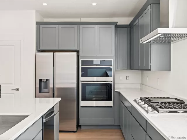 MLS: 9947279 Condo For Sale