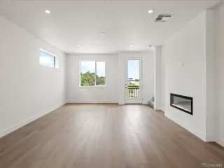 Photo #5: 9947279 Listing