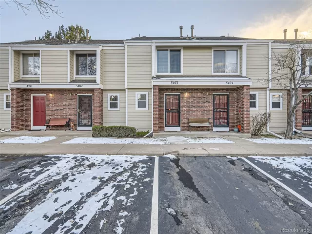 MLS: 9948552 Condo For Sale